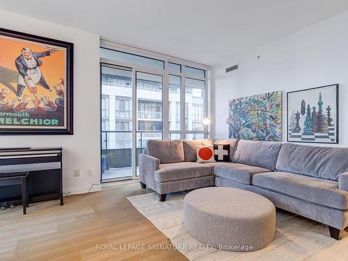 B415-60 Annie Craig Dr, Toronto, ON - Indoor Photo Showing Living Room