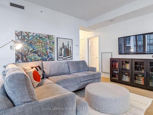 B415-60 Annie Craig Dr, Toronto, ON - Indoor Photo Showing Living Room