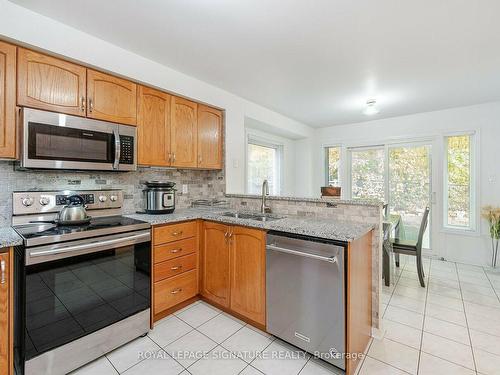 5528 Woodchase Cres, Mississauga, ON - Indoor Photo Showing Kitchen With Double Sink