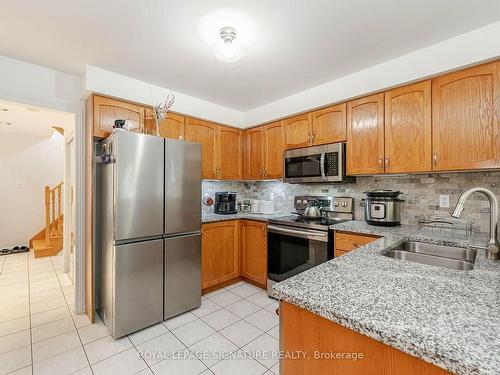 5528 Woodchase Cres, Mississauga, ON - Indoor Photo Showing Kitchen With Stainless Steel Kitchen With Double Sink