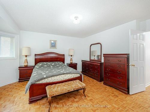 5528 Woodchase Cres, Mississauga, ON - Indoor Photo Showing Bedroom