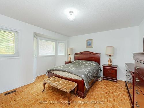 5528 Woodchase Cres, Mississauga, ON - Indoor Photo Showing Bedroom