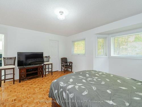 5528 Woodchase Cres, Mississauga, ON - Indoor Photo Showing Bedroom