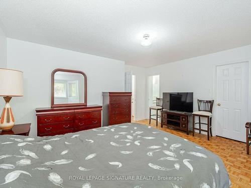 5528 Woodchase Cres, Mississauga, ON - Indoor Photo Showing Bedroom