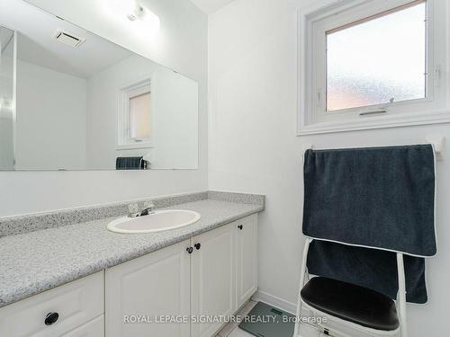 5528 Woodchase Cres, Mississauga, ON - Indoor Photo Showing Bathroom