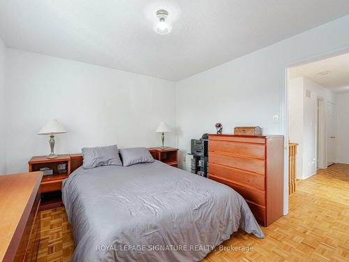 5528 Woodchase Cres, Mississauga, ON - Indoor Photo Showing Bedroom