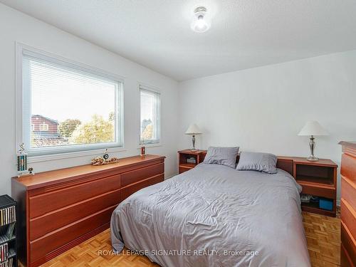 5528 Woodchase Cres, Mississauga, ON - Indoor Photo Showing Bedroom