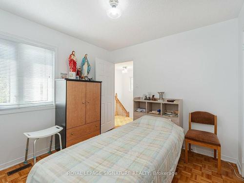 5528 Woodchase Cres, Mississauga, ON - Indoor Photo Showing Bedroom