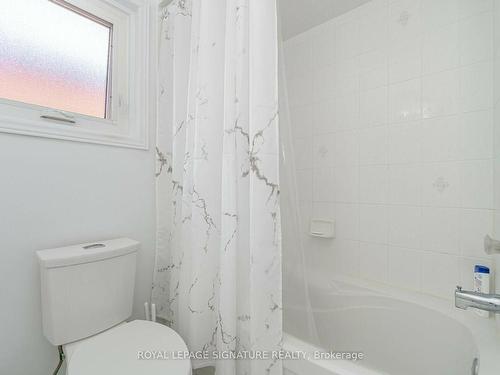 5528 Woodchase Cres, Mississauga, ON - Indoor Photo Showing Bathroom