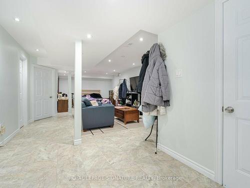 5528 Woodchase Cres, Mississauga, ON - Indoor Photo Showing Other Room