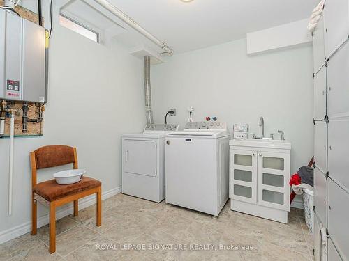 5528 Woodchase Cres, Mississauga, ON - Indoor Photo Showing Laundry Room