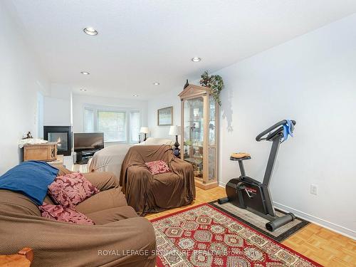 5528 Woodchase Cres, Mississauga, ON - Indoor Photo Showing Other Room