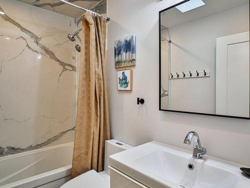 54 Batavia Ave, Toronto, ON - Indoor Photo Showing Bathroom