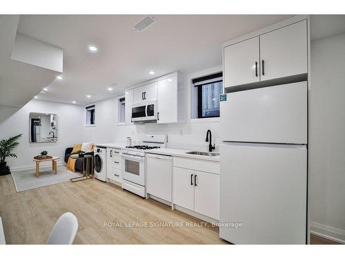 54 Batavia Ave, Toronto, ON - Indoor Photo Showing Kitchen