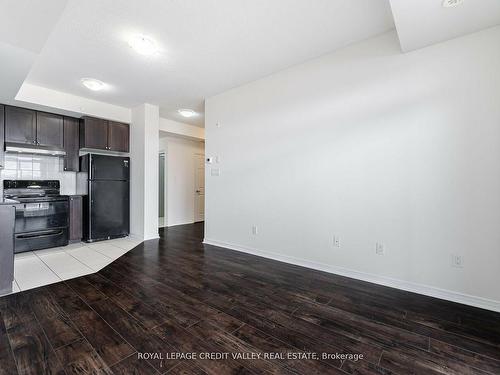 211-50 Sky Harbour Dr, Brampton, ON - Indoor Photo Showing Kitchen