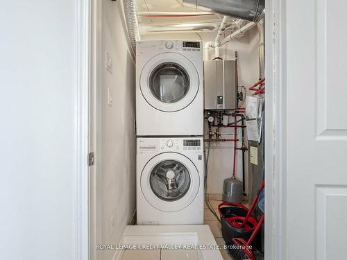 211-50 Sky Harbour Dr, Brampton, ON - Indoor Photo Showing Laundry Room