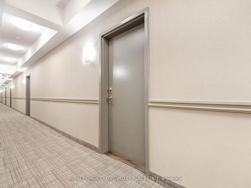 211-50 Sky Harbour Dr, Brampton, ON - Indoor Photo Showing Other Room