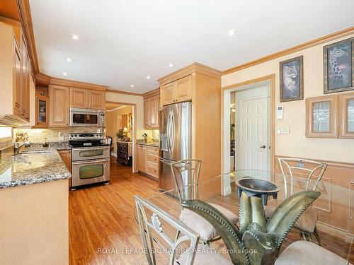 1230 Fleet St, Mississauga, ON - Indoor Photo Showing Kitchen