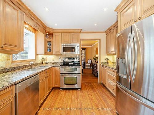 1230 Fleet St, Mississauga, ON - Indoor Photo Showing Kitchen