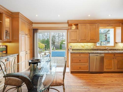 1230 Fleet St, Mississauga, ON - Indoor Photo Showing Kitchen