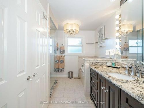 1230 Fleet St, Mississauga, ON - Indoor Photo Showing Bathroom