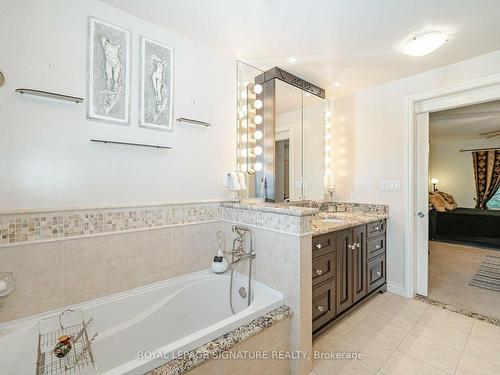 1230 Fleet St, Mississauga, ON - Indoor Photo Showing Bathroom