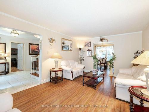 1230 Fleet St, Mississauga, ON - Indoor Photo Showing Living Room