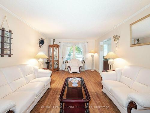 1230 Fleet St, Mississauga, ON - Indoor Photo Showing Living Room