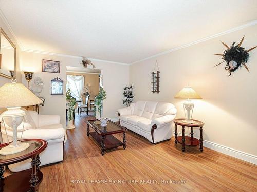 1230 Fleet St, Mississauga, ON - Indoor Photo Showing Living Room