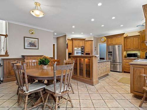 48 Tuscani Dr, Hamilton, ON - Indoor Photo Showing Dining Room