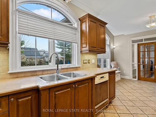 48 Tuscani Dr, Hamilton, ON - Indoor Photo Showing Kitchen With Double Sink