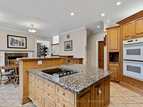 48 Tuscani Dr, Hamilton, ON - Indoor Photo Showing Kitchen