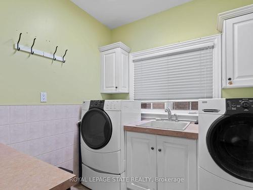 48 Tuscani Dr, Hamilton, ON - Indoor Photo Showing Laundry Room