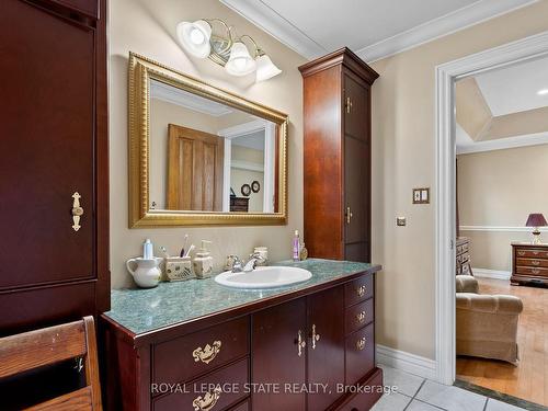 48 Tuscani Dr, Hamilton, ON - Indoor Photo Showing Bathroom