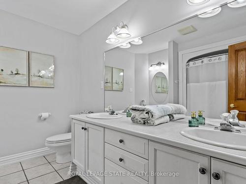 48 Tuscani Dr, Hamilton, ON - Indoor Photo Showing Bathroom