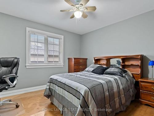 48 Tuscani Dr, Hamilton, ON - Indoor Photo Showing Bedroom