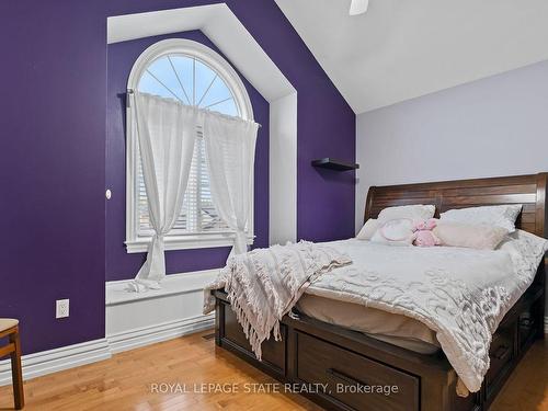 48 Tuscani Dr, Hamilton, ON - Indoor Photo Showing Bedroom