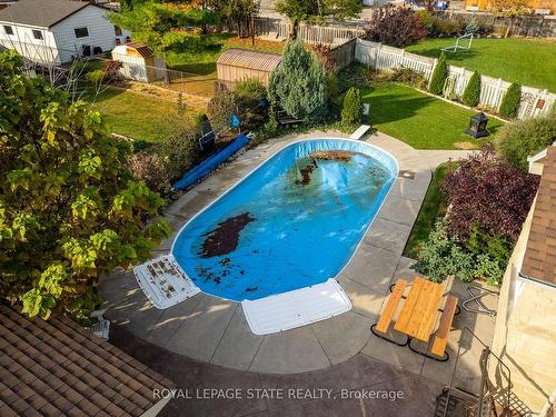 48 Tuscani Dr, Hamilton, ON - Outdoor With In Ground Pool With Backyard