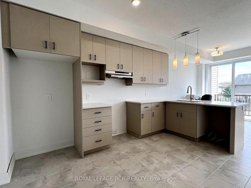 19-690 Broadway Ave, Orangeville, ON - Indoor Photo Showing Kitchen