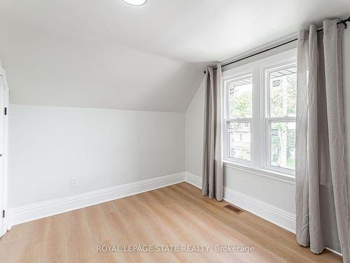 15 Barnesdale Avenue N, Hamilton, ON - Indoor Photo Showing Other Room