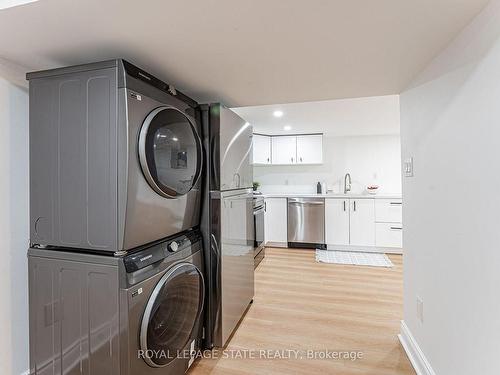 15 Barnesdale Avenue N, Hamilton, ON - Indoor Photo Showing Laundry Room