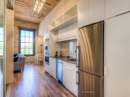 204-245 Downie St, Stratford, ON - Indoor Photo Showing Kitchen