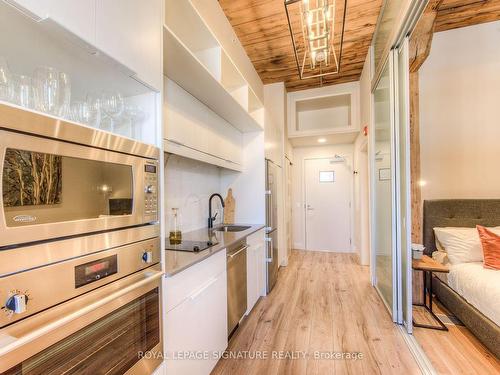 204-245 Downie St, Stratford, ON - Indoor Photo Showing Kitchen