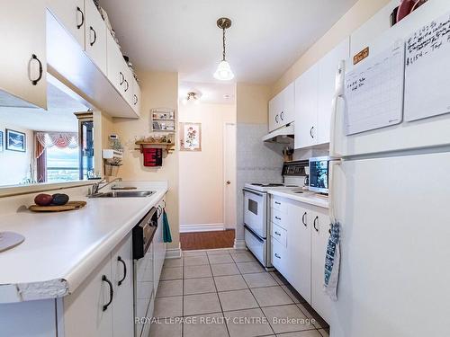 1117-4185 Shipp Dr, Mississauga, ON - Indoor Photo Showing Kitchen