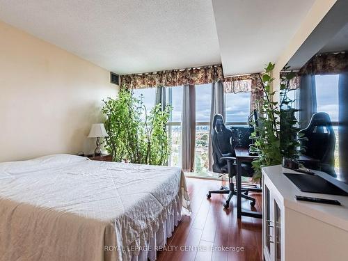 1117-4185 Shipp Drive, Mississauga, ON - Indoor Photo Showing Bedroom