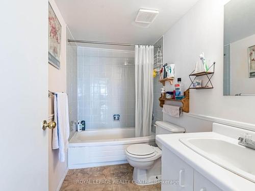 1117-4185 Shipp Drive, Mississauga, ON - Indoor Photo Showing Bathroom