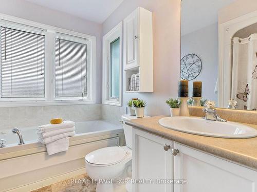 62 Springdale Dr, Kawartha Lakes, ON - Indoor Photo Showing Bathroom