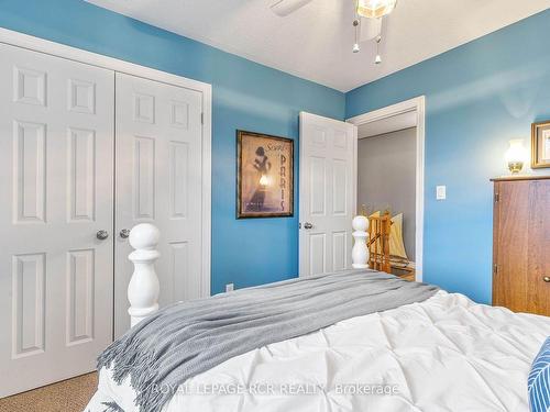 62 Springdale Dr, Kawartha Lakes, ON - Indoor Photo Showing Bedroom