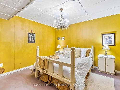 62 Springdale Dr, Kawartha Lakes, ON - Indoor Photo Showing Bedroom