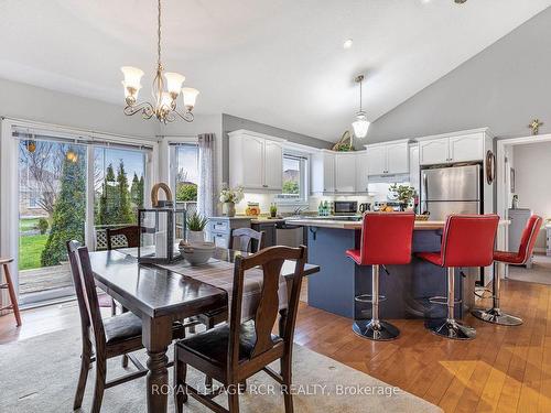 62 Springdale Dr, Kawartha Lakes, ON - Indoor Photo Showing Dining Room